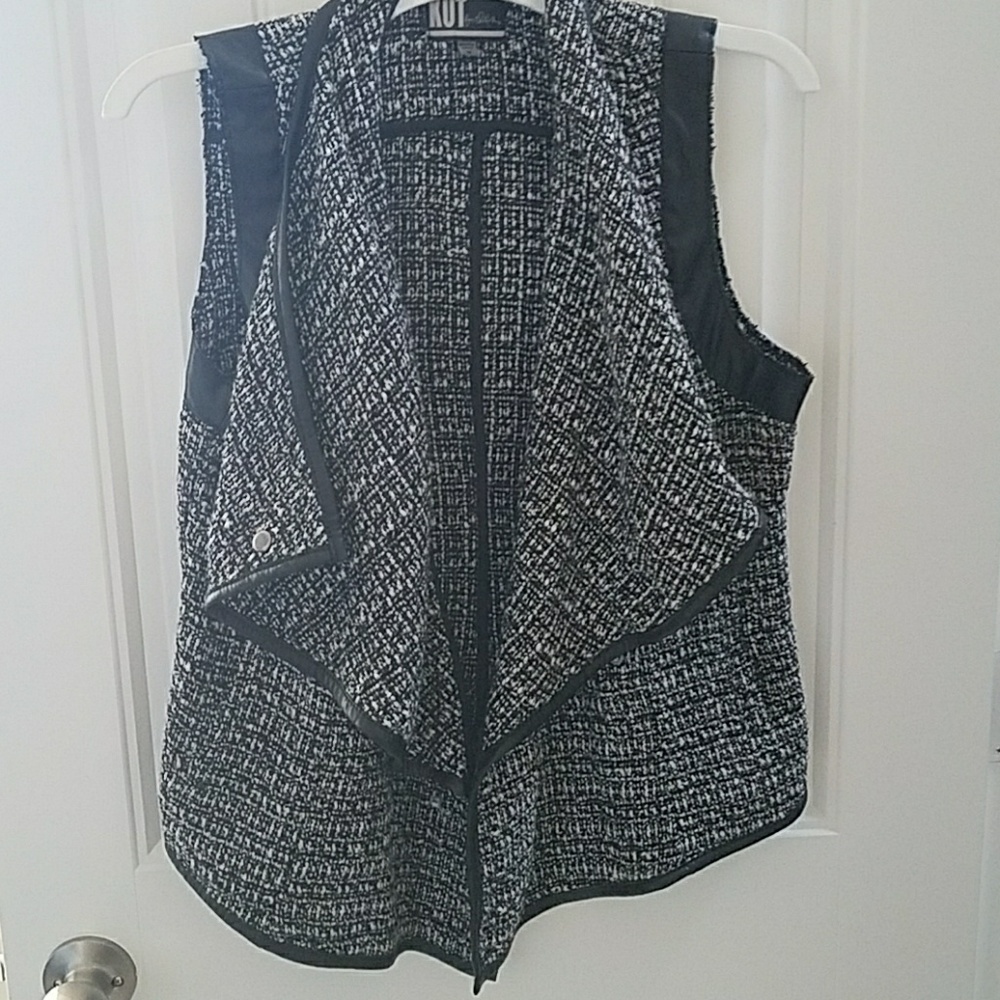 Kut - Tweed vest with plether trim and pockets
